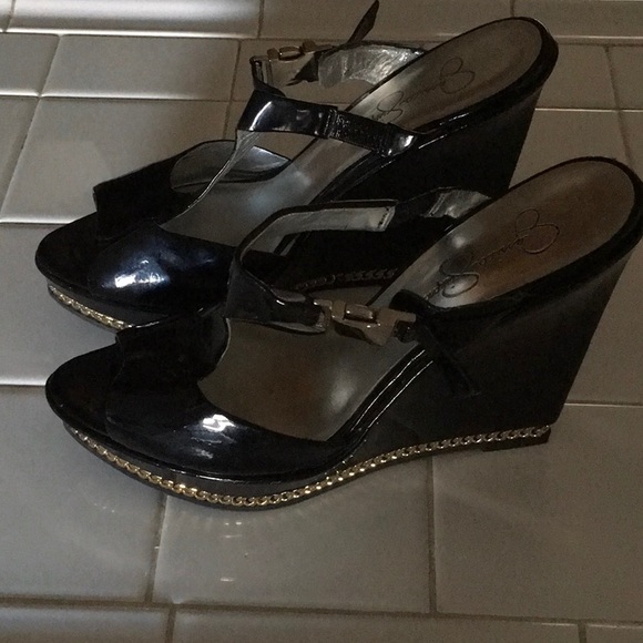 Jessica Simpson wedges with gold chain. - Picture 3 of 5